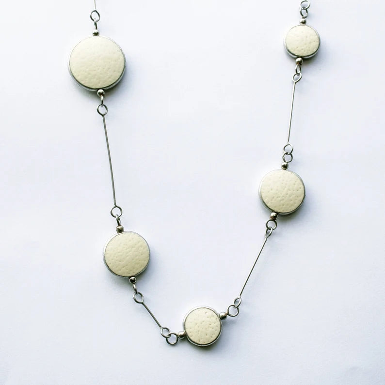 Med Twin blonde necklace