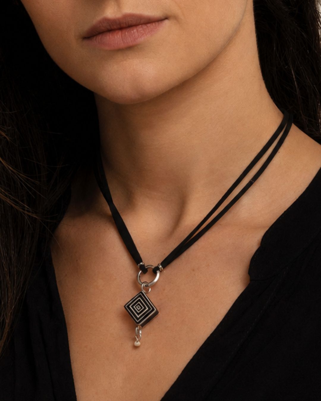 Geometric Petit Chocker